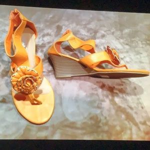 Wedge sandal.    8.5, run big, wear like a 9m